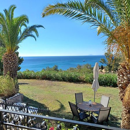 Nerissa Bungalow 2, Two Bedroom House With Sea View スパルティア エクステリア 写真