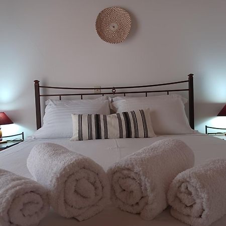 Nerissa Bungalow 2, Two Bedroom House With Sea View スパルティア エクステリア 写真