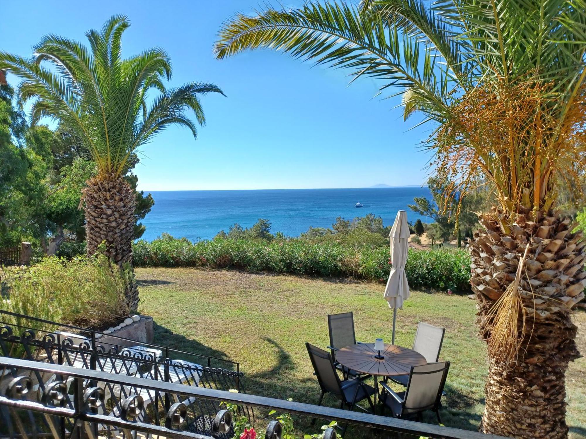 Nerissa Bungalow 2, Two Bedroom House With Sea View スパルティア エクステリア 写真