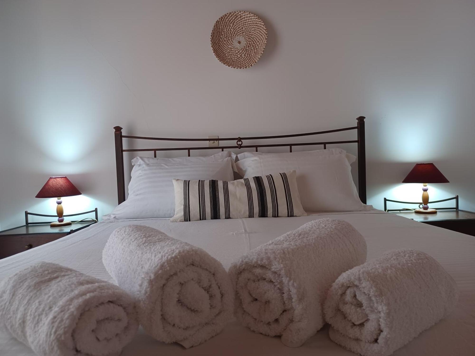 Nerissa Bungalow 2, Two Bedroom House With Sea View スパルティア エクステリア 写真