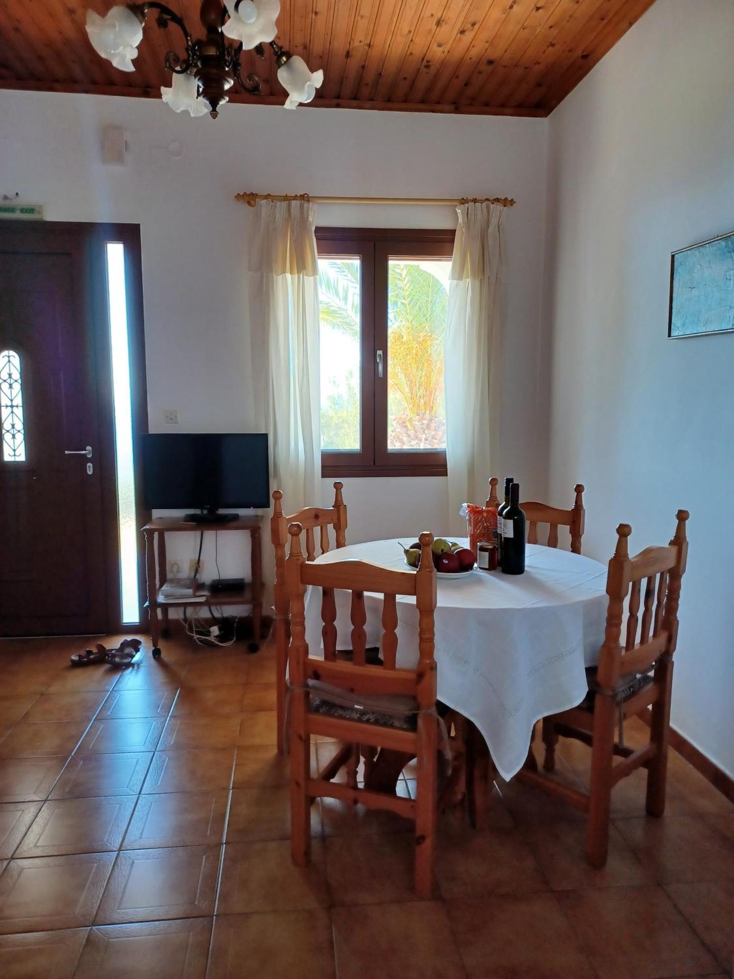 Nerissa Bungalow 2, Two Bedroom House With Sea View スパルティア エクステリア 写真