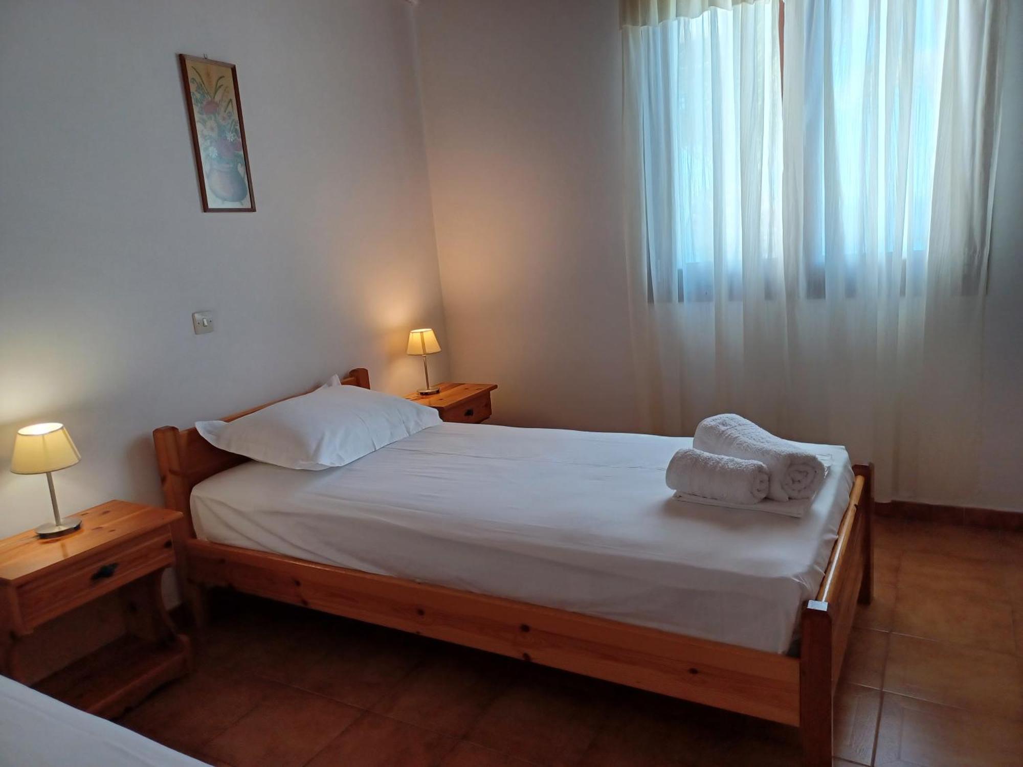 Nerissa Bungalow 2, Two Bedroom House With Sea View スパルティア エクステリア 写真